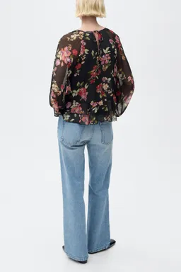 Blusa floral volantes de Mango en Blusas para argentina