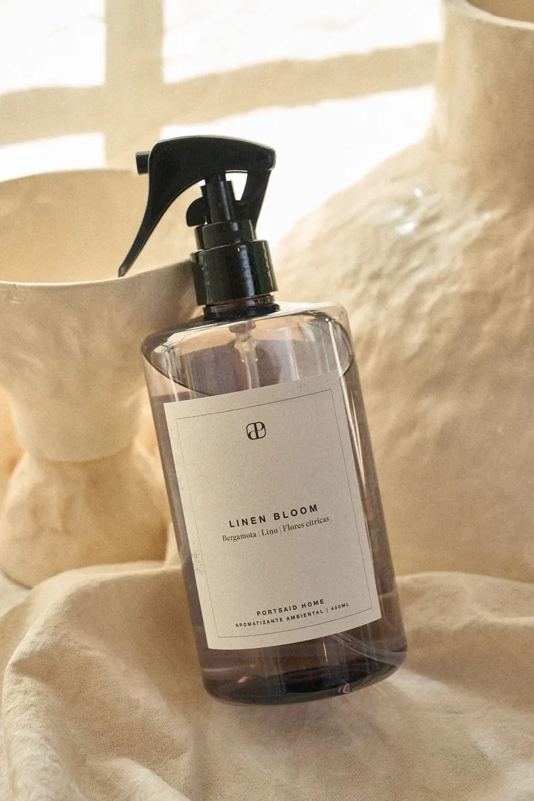 Spray aromatizador ambiental con notas de bergamota, lino y flores cítricas de Portsaid en Fragancias para argentina