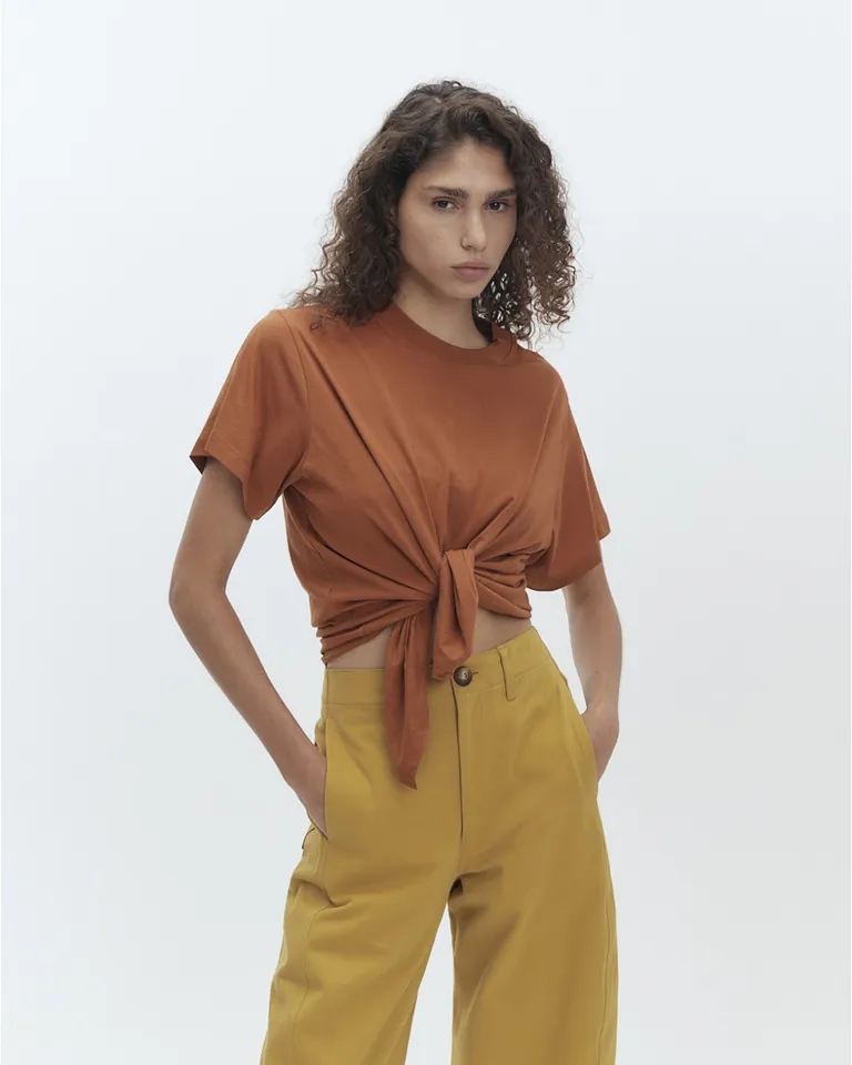 Remera de manga corta con escote redondo y nudo frontal de Blue Sheep en Remeras para argentina