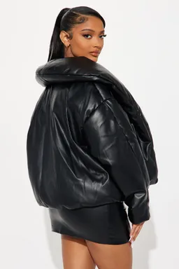 Conjunto falda cuero sintético de Fashion Nova en Chaquetas para argentina