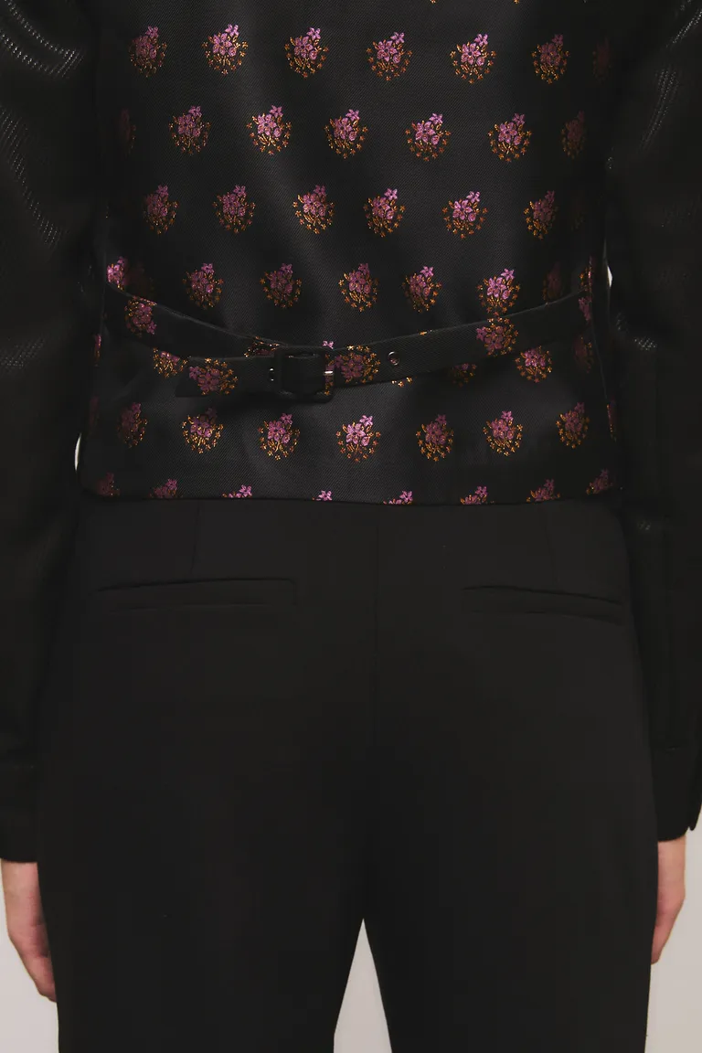 Chaleco sastrero con motivo floral, cierre a botones y ajuste posterior regulable de Kosiuko en Chalecos para argentina