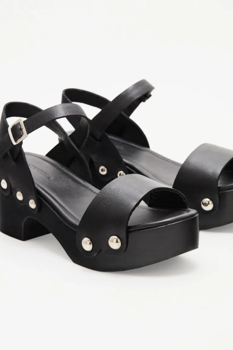 Sandalias de cuero con plataforma de madera y cierre de pulsera de Rapsodia en Sandalias para argentina