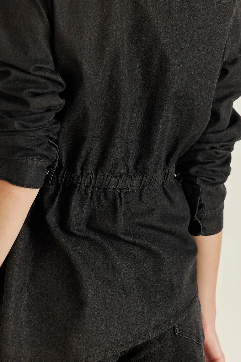 Camisa cruzada de denim con entalle y detalles de costuras expuestas de Tucci en Camisas para argentina