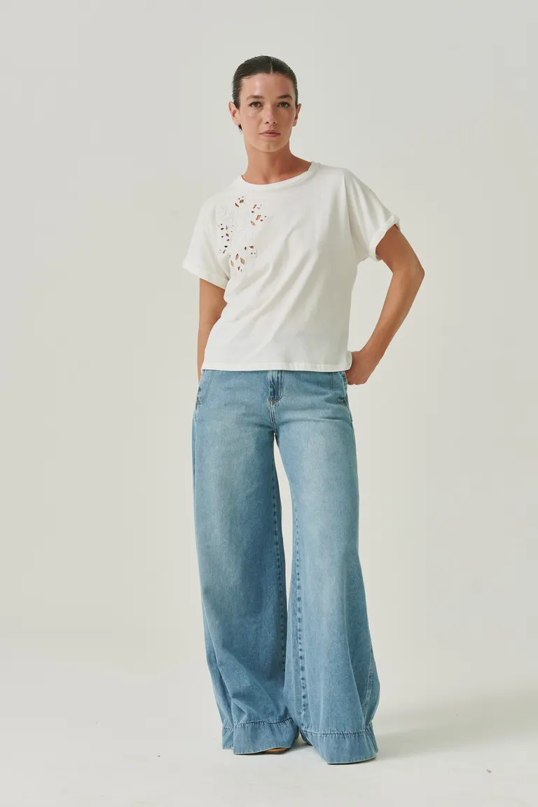 Remera Blanca de Corte Sencillo y Elegante para Mujer de Sweet en Remeras para argentina