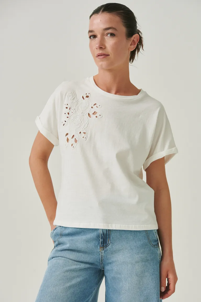 Remera Blanca de Corte Sencillo y Elegante para Mujer de Sweet en Remeras para argentina