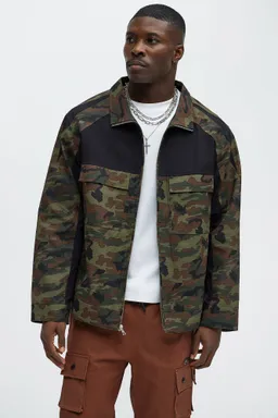 Campera ripstop camuflada de Fashion Nova en Abrigos y Camperas para argentina