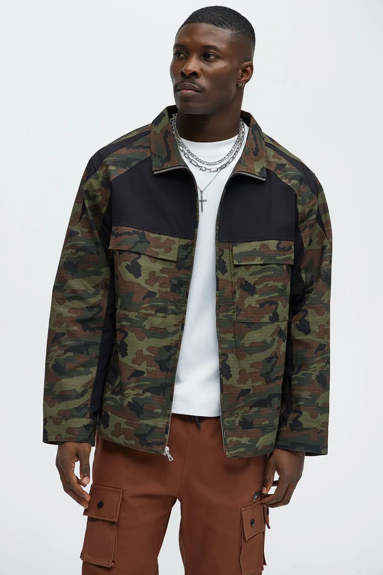 Campera ripstop camuflada de Fashion Nova en Abrigos y Camperas para argentina