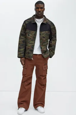 Campera ripstop camuflada de Fashion Nova en Abrigos y Camperas para argentina