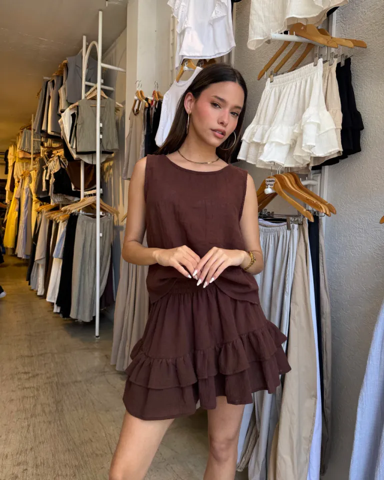 Top de bambula en diseño musculosa con pinzas para un look casual y elegante de Belle en Tops para argentina