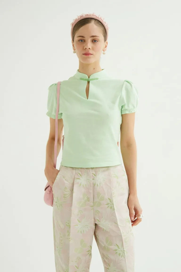 Remera femenina de corte recto y manga globo con detalles delicados de Las Pepas en Remeras para argentina