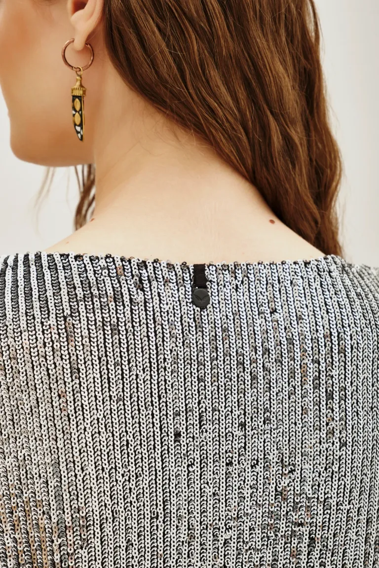 Remera de corte holgado con cuello redondo y mangas caídas con acabado brillante de Rapsodia en Remeras para argentina