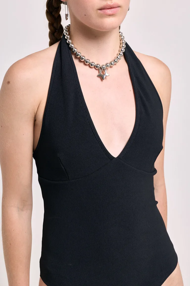 Body femenino con escote halter y cierre inferior a presión de 47 Street en Bodies para argentina