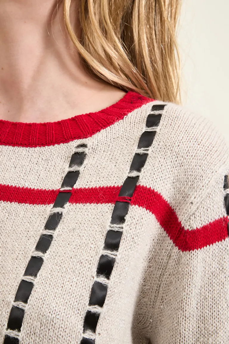 Sweater tejido con rayas horizontales y detalle de cintas de raso aplicadas en delantero y mangas de Cuesta Blanca en Buzos y Sweaters para argentina