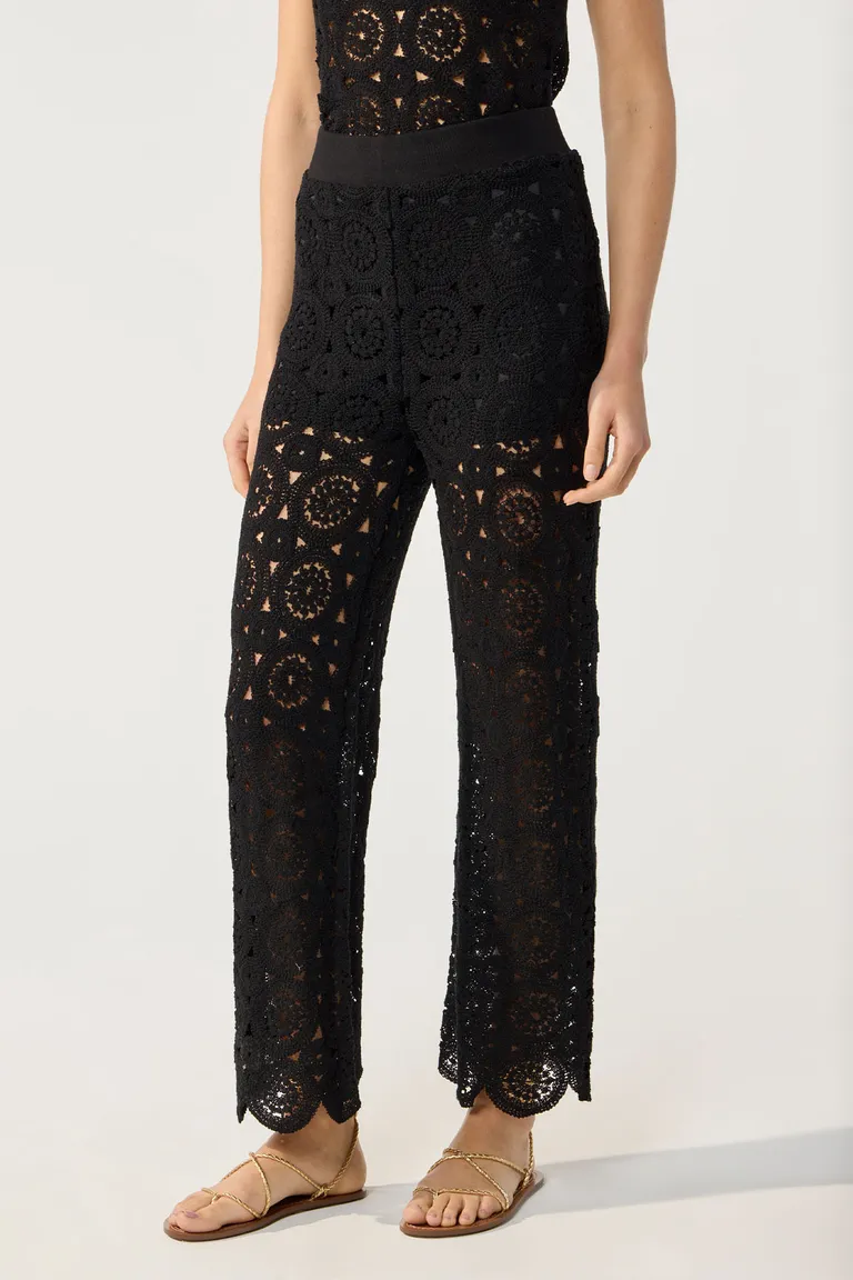 Pantalón recto en simil crochet con cintura elastizada de Cuesta Blanca en Pantalones para argentina