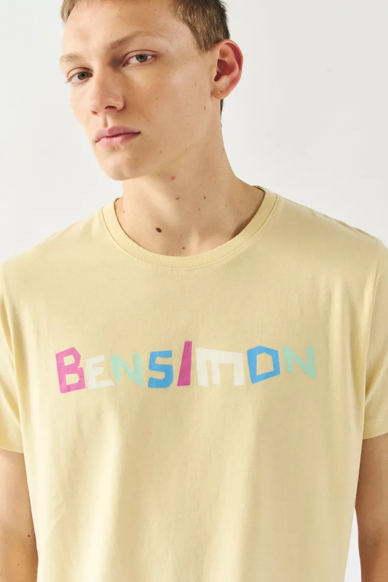Remera de manga corta con estampado de letras en color contrastante de Bensimon en Remeras y Polos para argentina