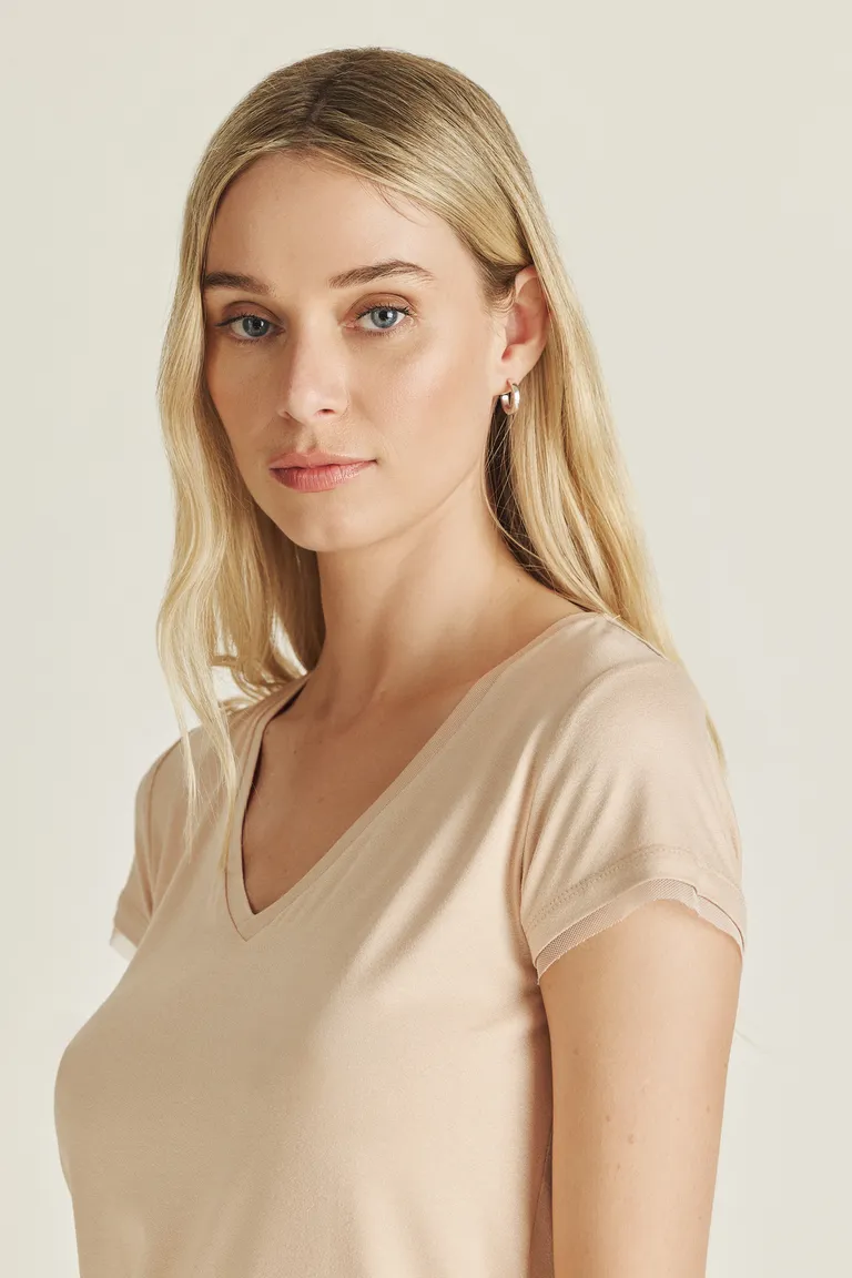 Remera elegante de punto con diseño traslúcido en mangas de Tucci en Remeras para argentina