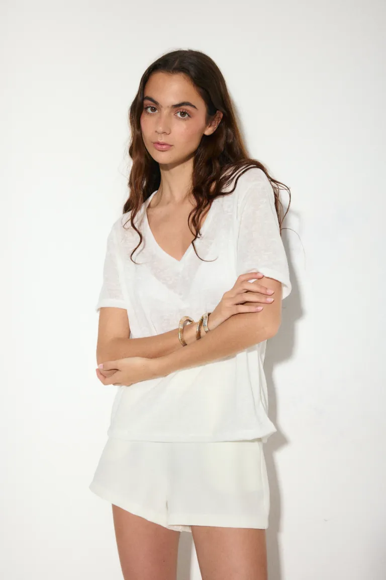 Remera básica de algodón con escote en V, manga corta y diseño clásico para mujer de Audaz en Remeras para argentina