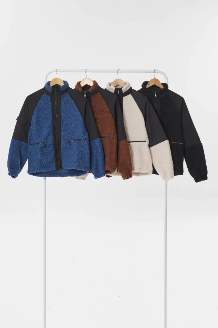 Chaqueta casual azul para mujer, ideal para el clima fresco de Apricot en Chaquetas para argentina