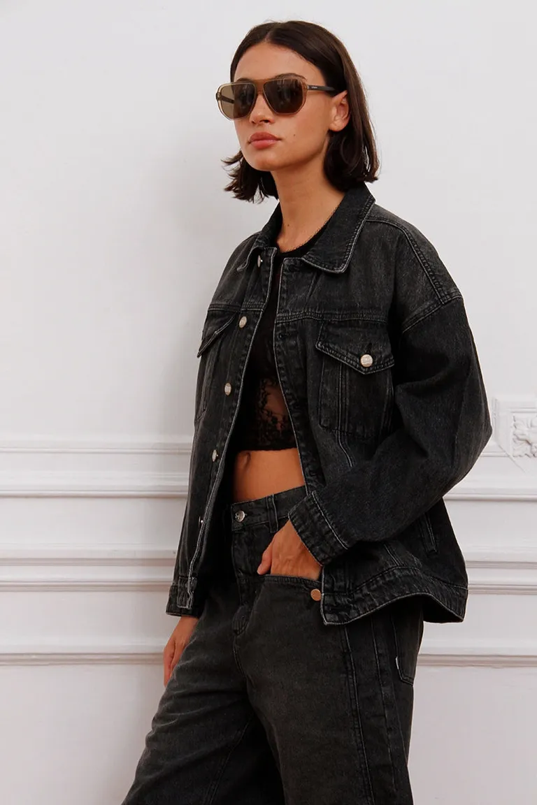 Campera de jean con corte oversize y cierre de botones metálicos de Sofia Sarkany en Chaquetas para argentina