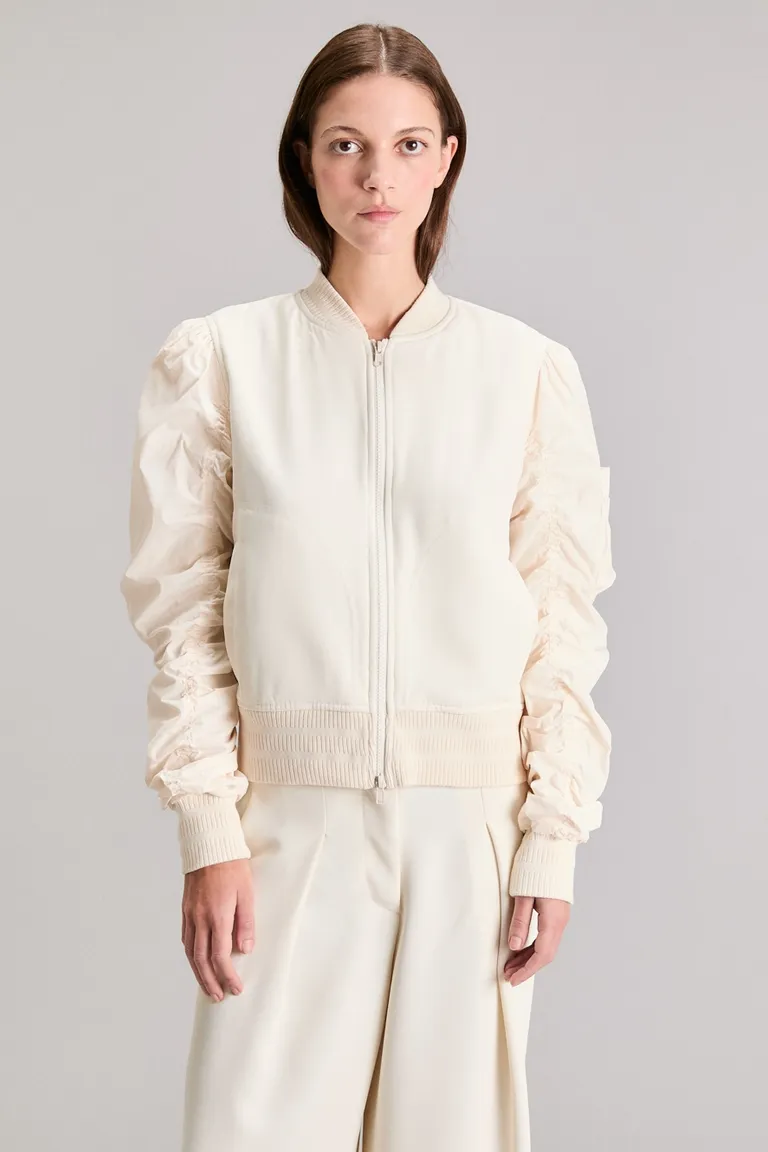 Chaqueta Bomber Blanca de Estilo Romántico con Mangas Fruncidas de Kosiuko en Chaquetas para argentina