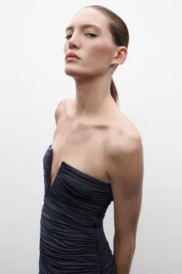 Vestido drapeado palabra honor de Mango en Vestidos para argentina