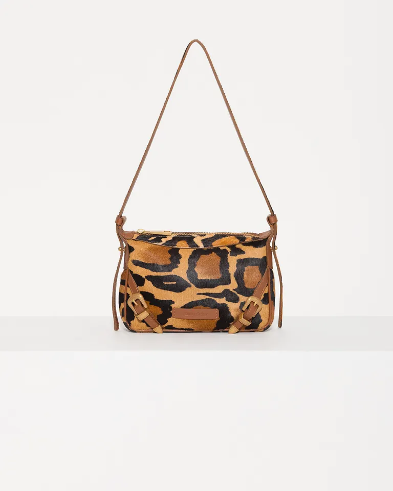 Bolso de mano estampado con detalles metálicos y correa ajustable de Jazmin Chebar en Bolsos y Carteras para argentina