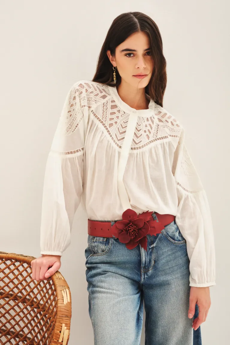 Camisa blanca de corte amplio con bordado en el canesú y mangas voluminosas de Rapsodia en Camisas para argentina
