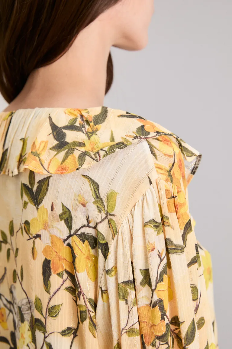 Camisa de estampado floral con detalles de volantes en el escote y cuello de Kosiuko en Camisas para argentina
