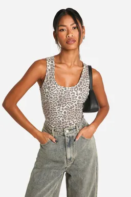 Crop top básico animal print de Boohoo en Tops para argentina