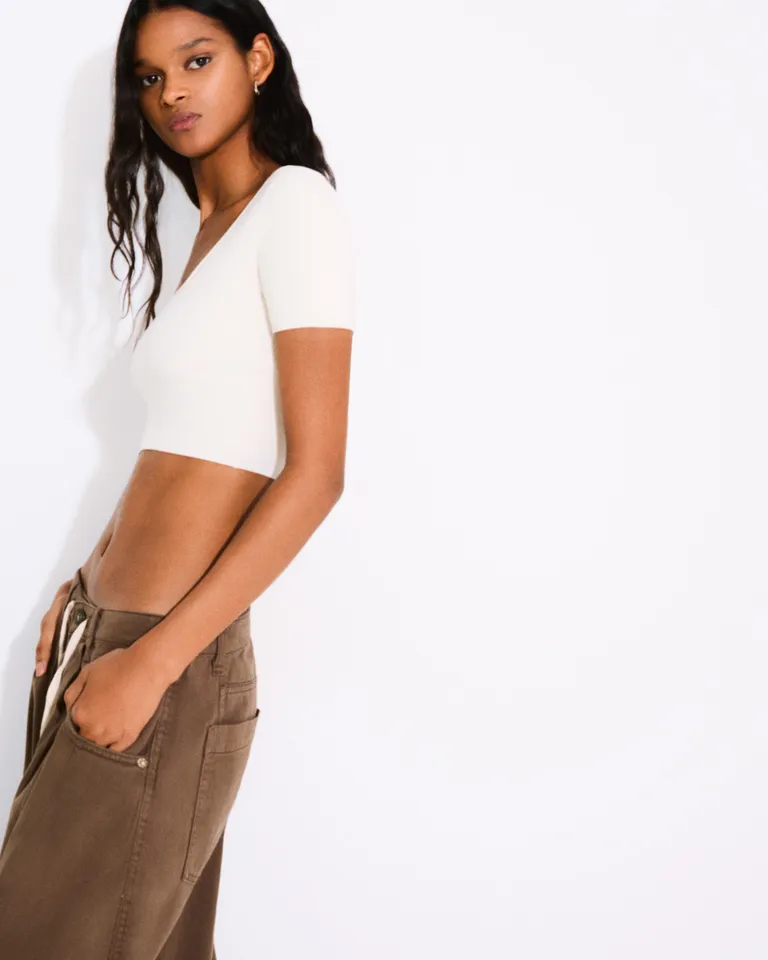 Sweater manga corta cropped de Bershka en Tops para argentina