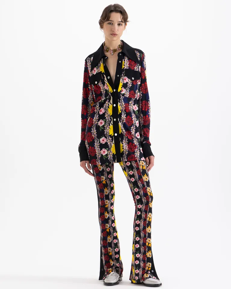 Pantalon de tiro medio con estampado floral y aberturas laterales en botamanga de Jazmin Chebar en Pantalones para argentina