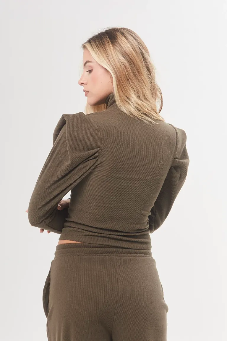 Remera verde de manga princesa con detalles en los hombros de Belle en Remeras para argentina