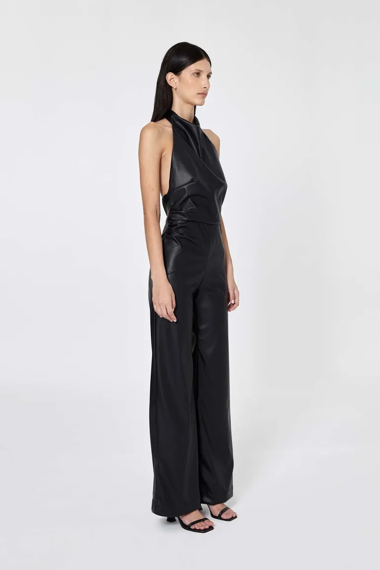 Mono sin mangas con escote alto y pierna ancha para un look elegante y refinado de Naíma en Monos para argentina