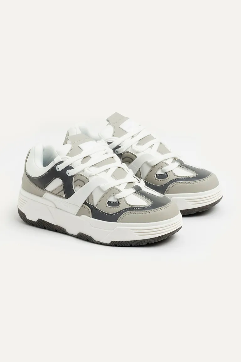 Zapatillas tipo skater de cuero sintético y goma con diseño moderno y cómodo de 47 Street en Zapatillas para argentina