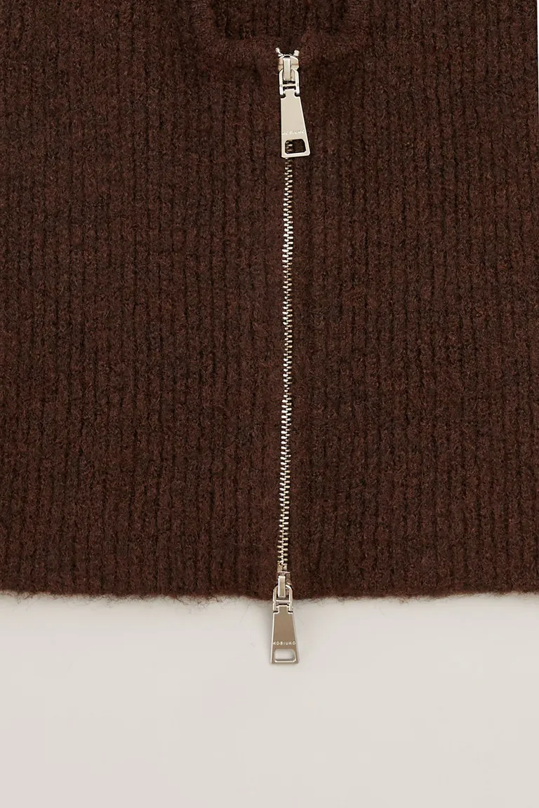 Balaclava tejida con cierre frontal metálico y diseño de cobertura completa para el invierno de Kosiuko en Gorros y Sombreros para argentina