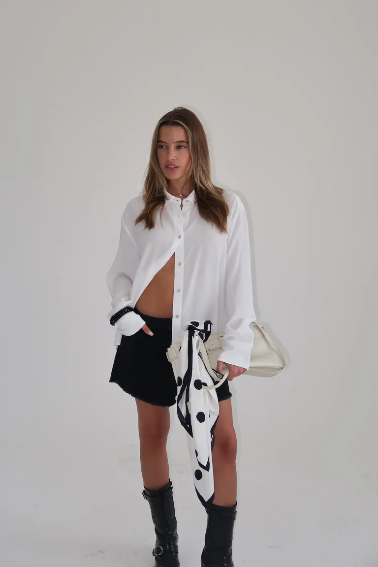 Camisa de crepe blanca de corte holgado con detalles de botones nacar de Naíma en Camisas para argentina