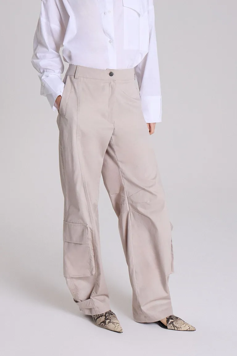 Pantalón de gabardina con comba y bolsillos plaque para mujer de Maria Cher en Pantalones para argentina