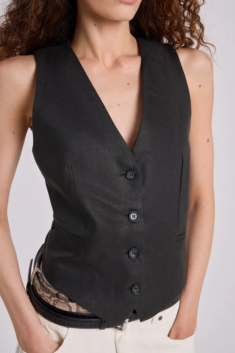 Elegante chaleco de lino con botones y pinzas de entalle en el delantero de Maria Cher en Chalecos para argentina