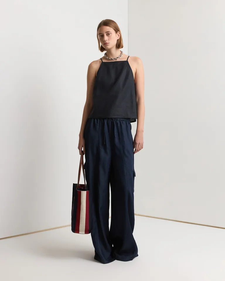 Top de lino negro con destellos metálicos - Diseño amplio y holgado de Prüne en Tops para argentina