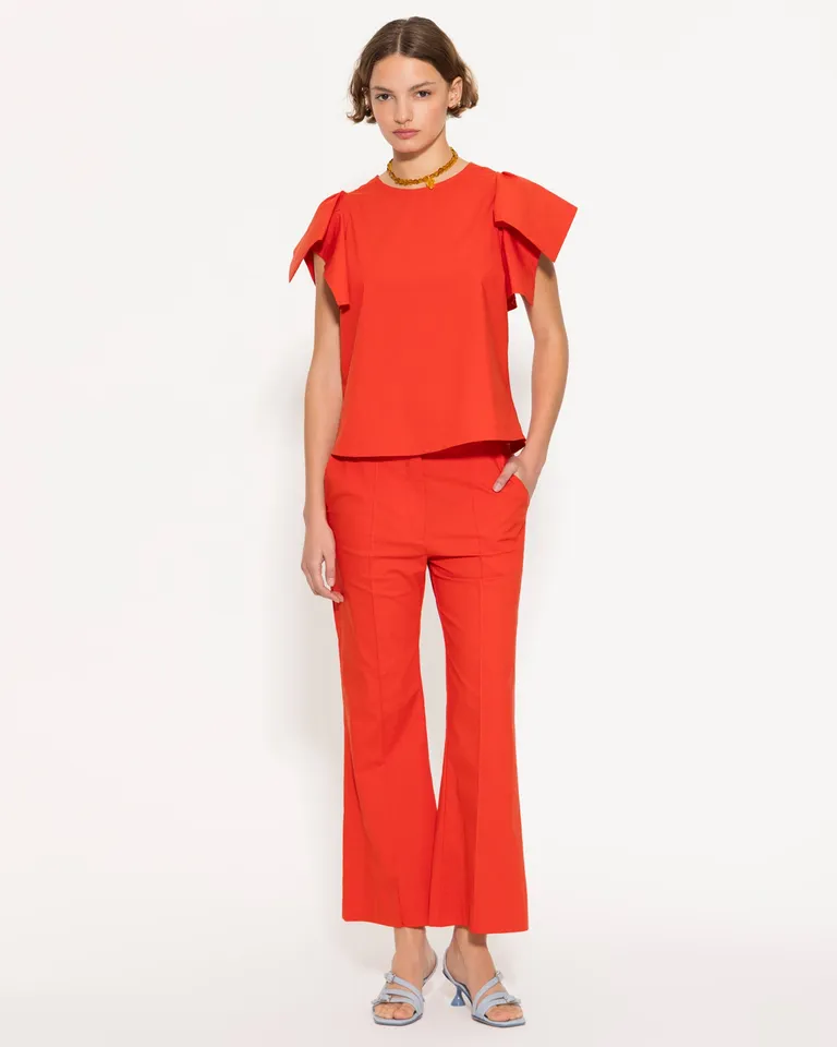 Pantalón rojo con corte y diseño elegante para un look moderno y sofisticado de Jazmin Chebar en Pantalones para argentina