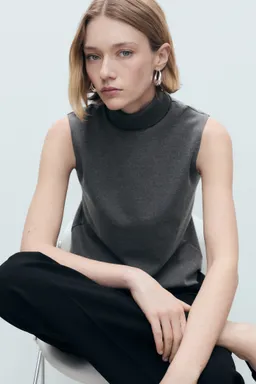 Top cuello alto sin mangas de Mango en Tops para argentina