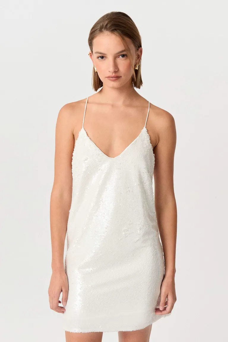 Vestido corto de lentejuelas con espalda descubierta y detalles metálicos de Markova en Vestidos para argentina
