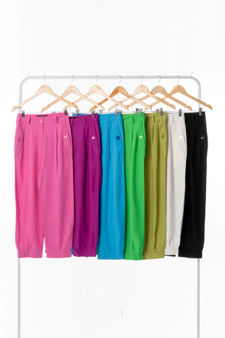 Pantalón holgado y versátil en tonalidad rosa para un estilo casual y elegante de Apricot en Pantalones para argentina