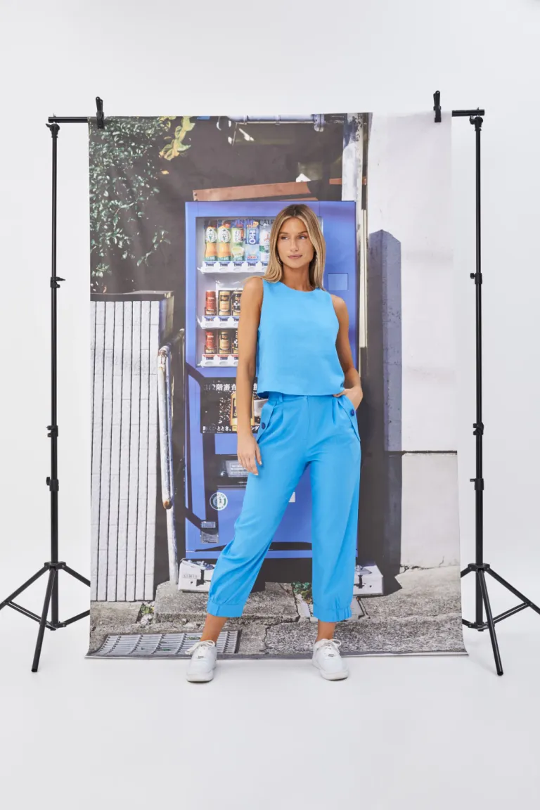 Pantalón holgado y versátil en tonalidad rosa para un estilo casual y elegante de Apricot en Pantalones para argentina