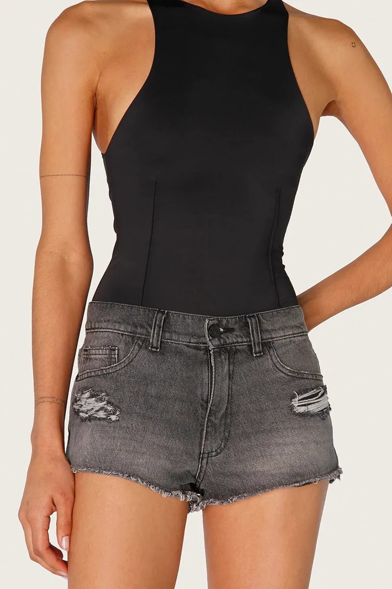 Shorts de denim de tiro medio para un estilo casual y moderno de Sofia Sarkany en Shorts para argentina