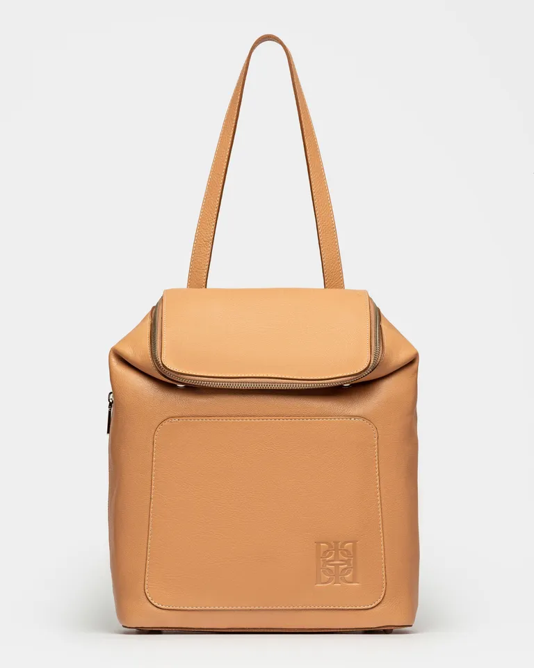 Mochila de cuero vegetal con diseño refinado y práctico de Prüne en Mochilas para argentina