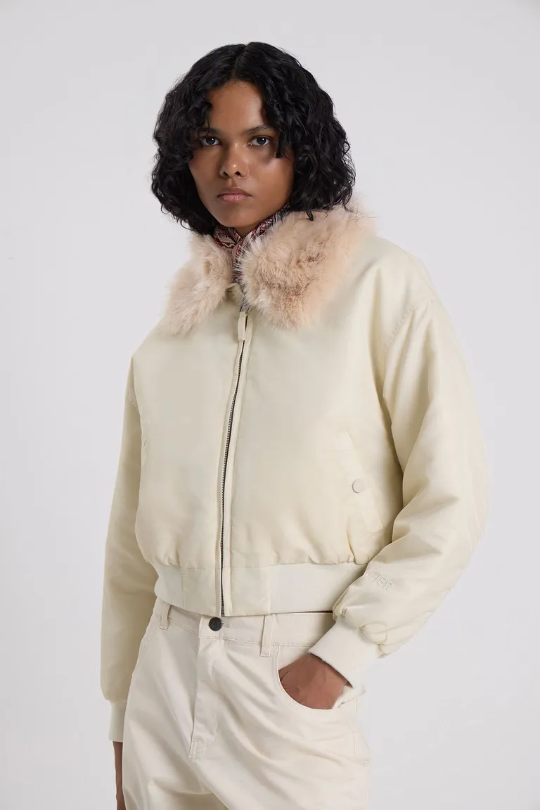 Campera bomber de mujer con cierre frontal y cuello de piel sintética desmontable con puños de tejido elástico de Maria Cher en Chaquetas para argentina