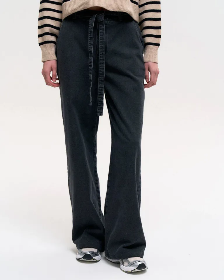 Pantalón de tiro alto y pierna ancha con detalles jeaneros y tiras anchas para atar de Sky en Pantalones para argentina