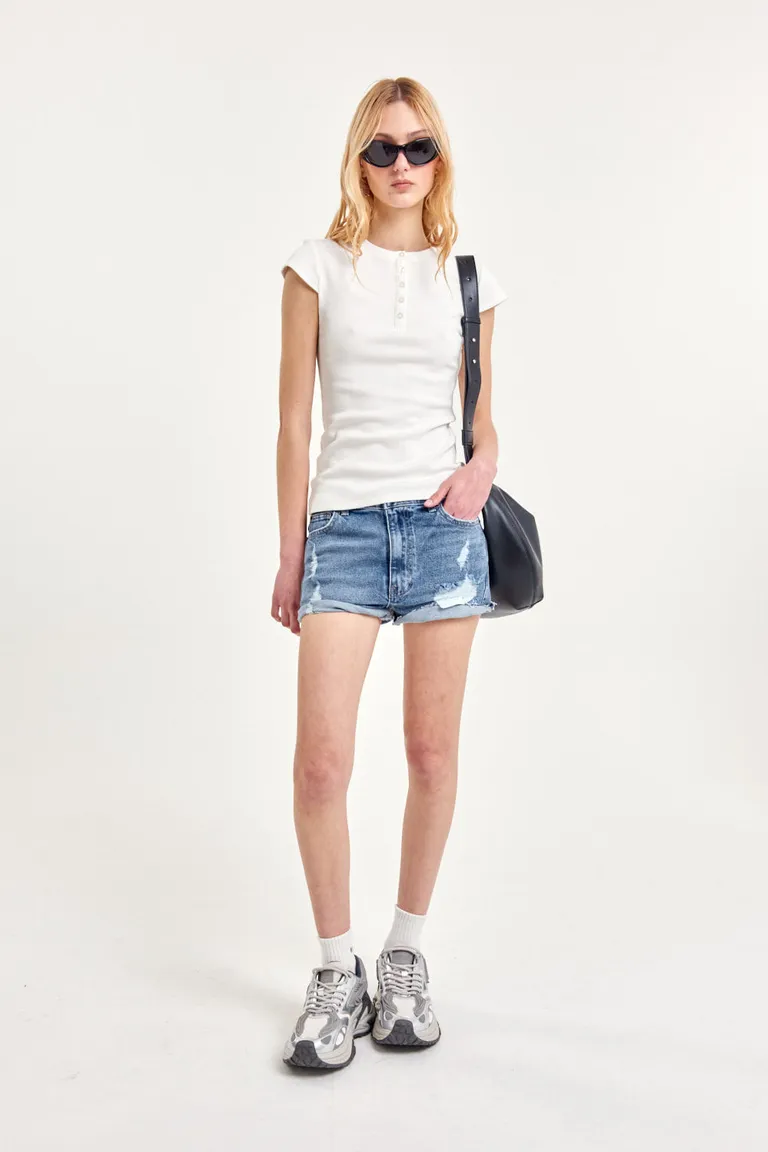 Shorts de denim con calce confort y pierna ajustada en lavado azul gastado de 47 Street en Shorts para argentina