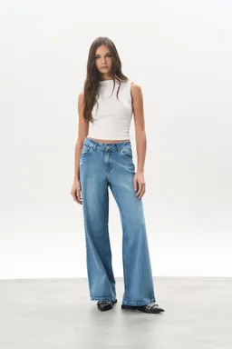 Jean denim wide cody de Magda en Pantalones para argentina